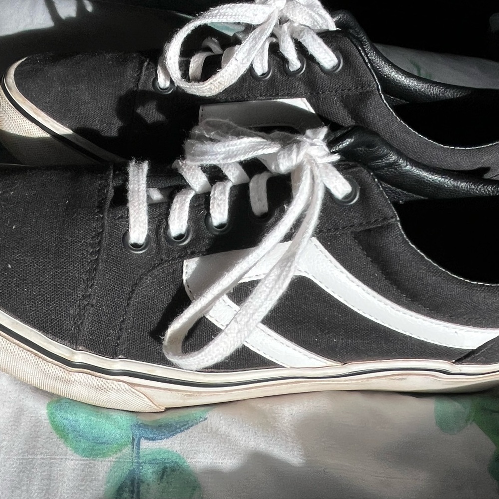 Time and Tru Black and White Athletic Shoes 7.5 Memory Foam - Picture 2 of 8